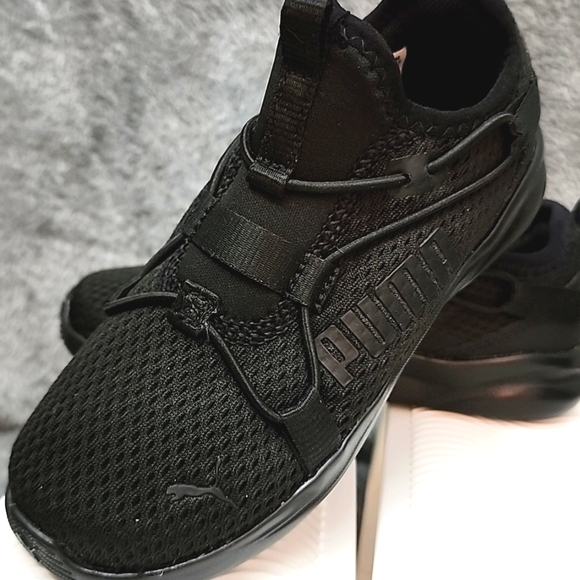 Boys Puma slip on sneakers in black.Size 10. New no tags. - Picture 5 of 9